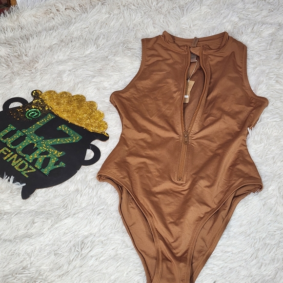 SKIMS SWIM ZIP FRONT SLEEVELESS ONE PIECE/ ALMOND/ NWT - Picture 3 of 16
